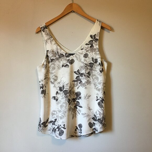 RW&CO. Black and White Rose Floral Print Sleeveless Bilayer Blouse - Picture 2 of 15